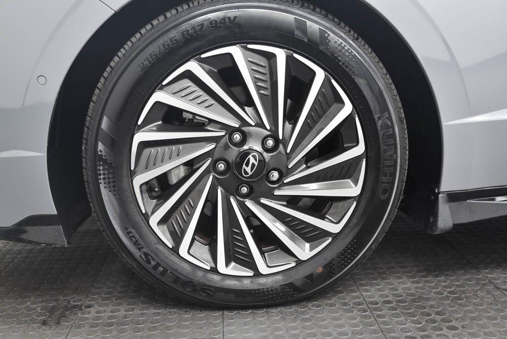 used 2024 Hyundai Sonata Hybrid car, priced at $29,290