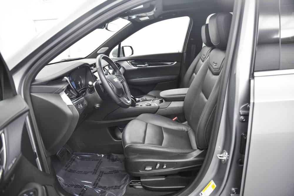 used 2025 Cadillac XT6 car, priced at $46,490