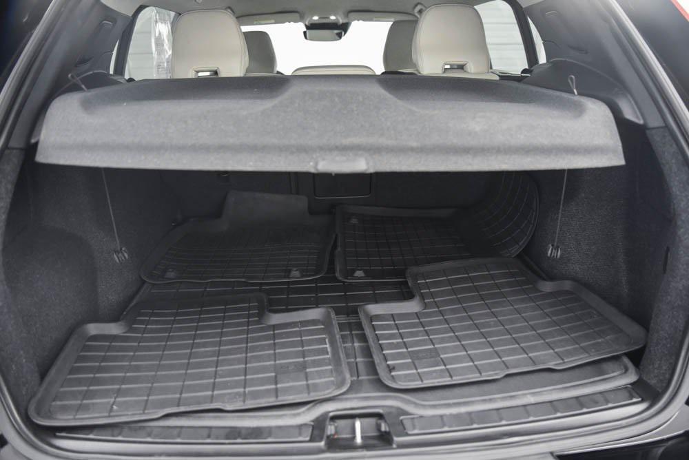used 2022 Volvo XC40 car, priced at $23,490