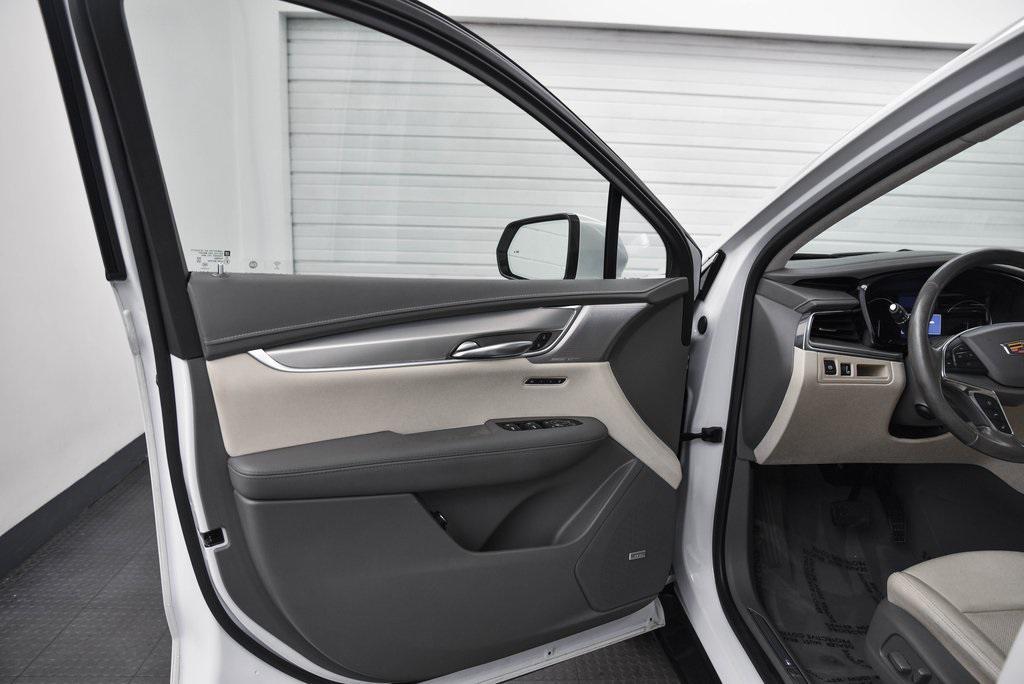 used 2023 Cadillac XT5 car, priced at $34,470