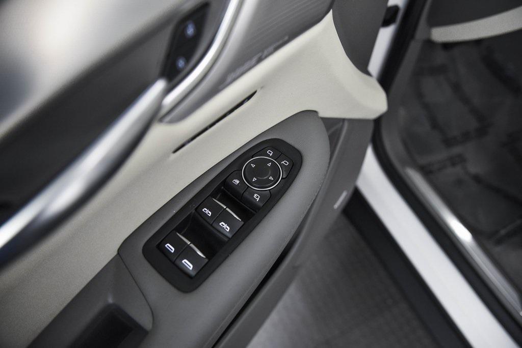 used 2023 Cadillac XT5 car, priced at $34,470