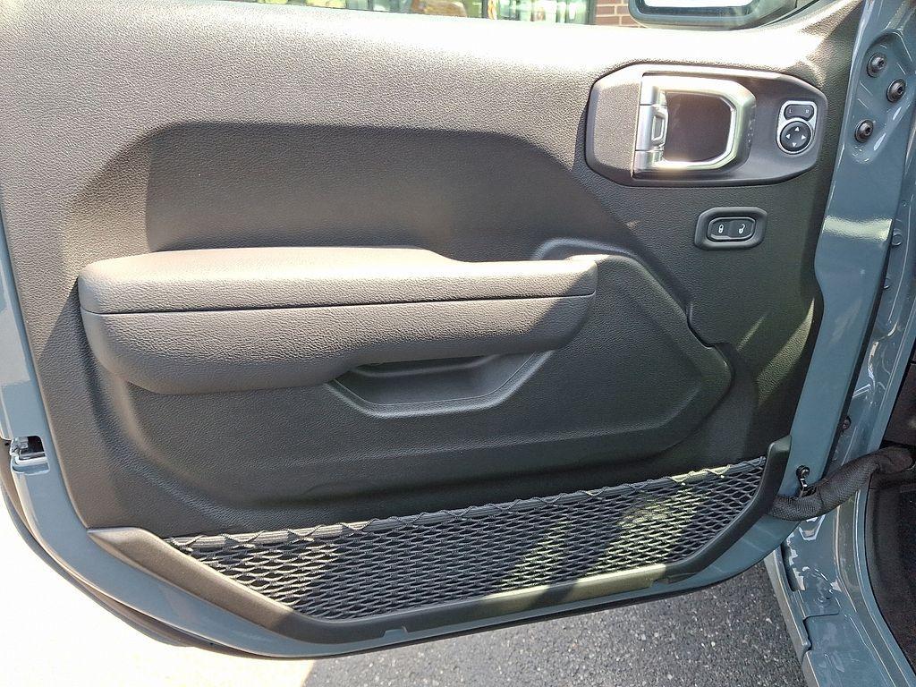 new 2025 Jeep Wrangler car, priced at $41,255