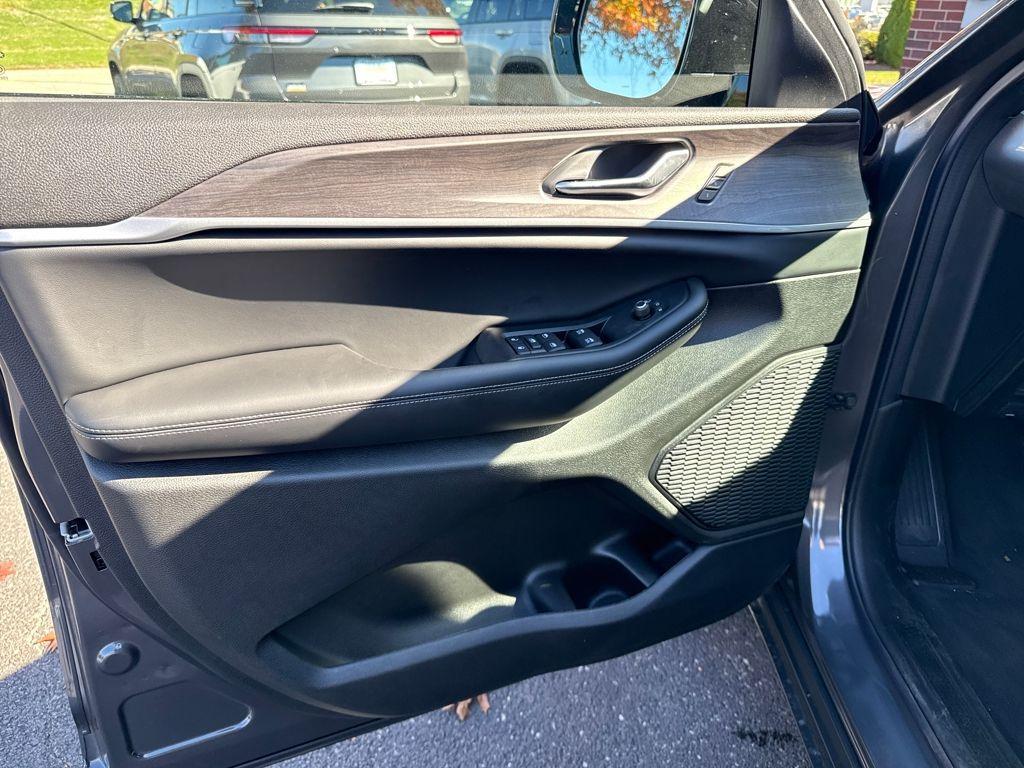 new 2025 Jeep Grand Cherokee car, priced at $38,141