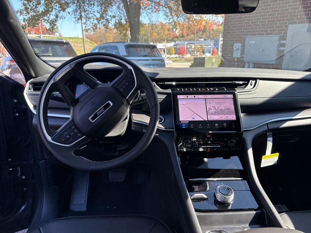 new 2025 Jeep Grand Cherokee car, priced at $38,141