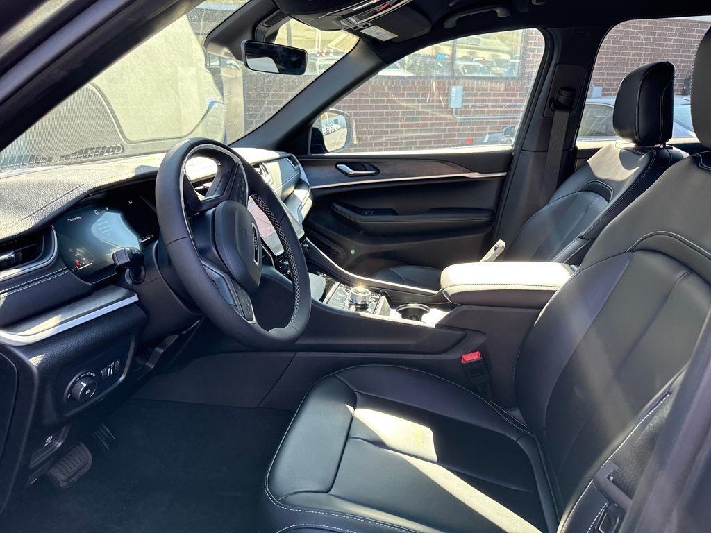 new 2025 Jeep Grand Cherokee car, priced at $38,141