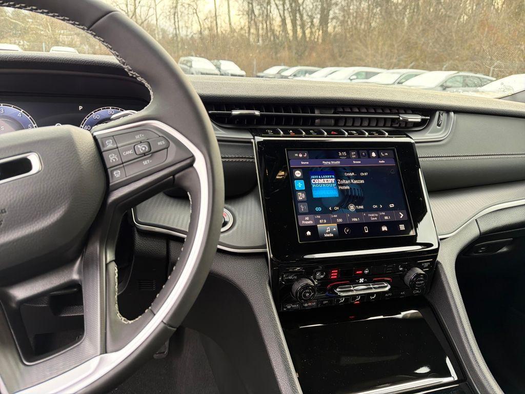 new 2025 Jeep Grand Cherokee car, priced at $40,397