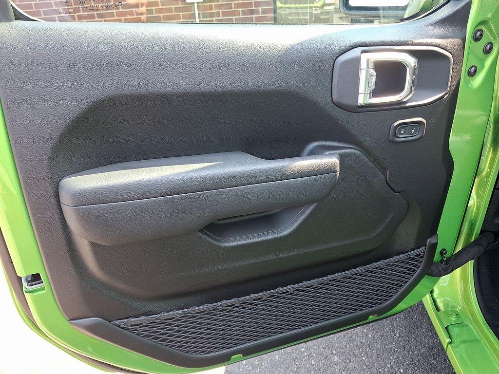 new 2025 Jeep Wrangler car, priced at $34,176