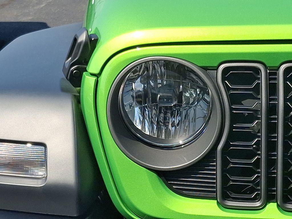 new 2025 Jeep Wrangler car, priced at $34,176