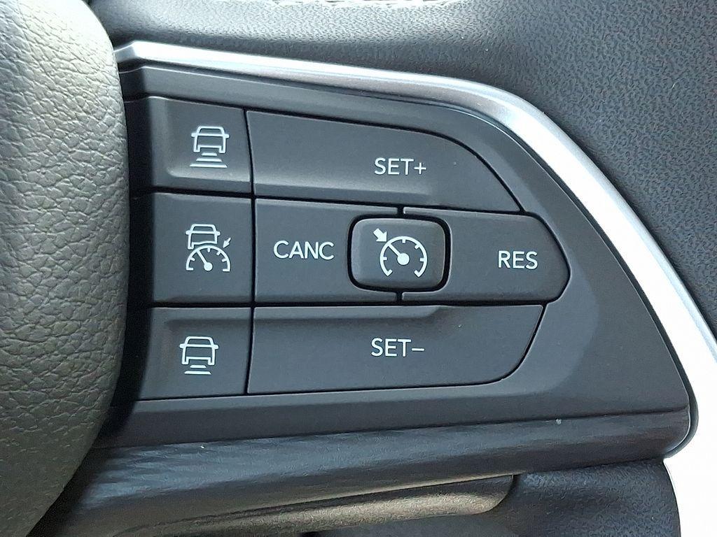 new 2025 Jeep Grand Cherokee car, priced at $41,997