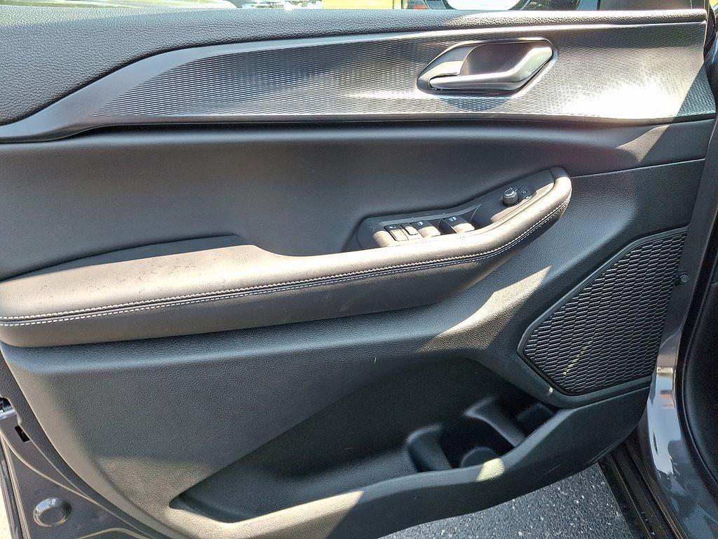 new 2025 Jeep Grand Cherokee car, priced at $41,997