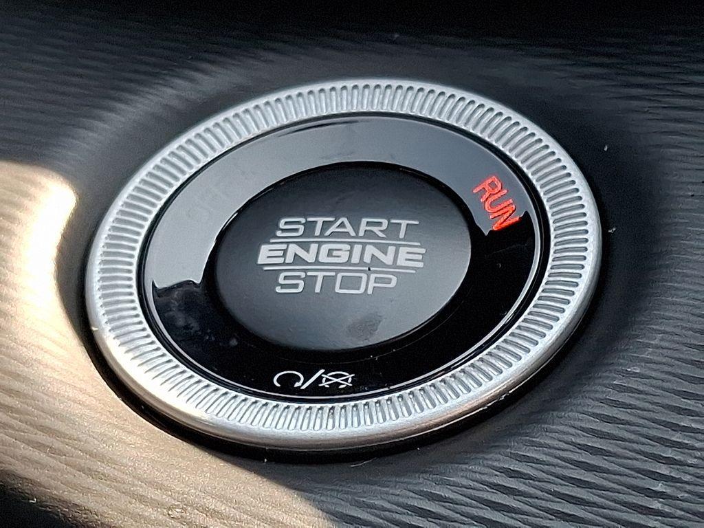 new 2025 Jeep Grand Cherokee car, priced at $39,997