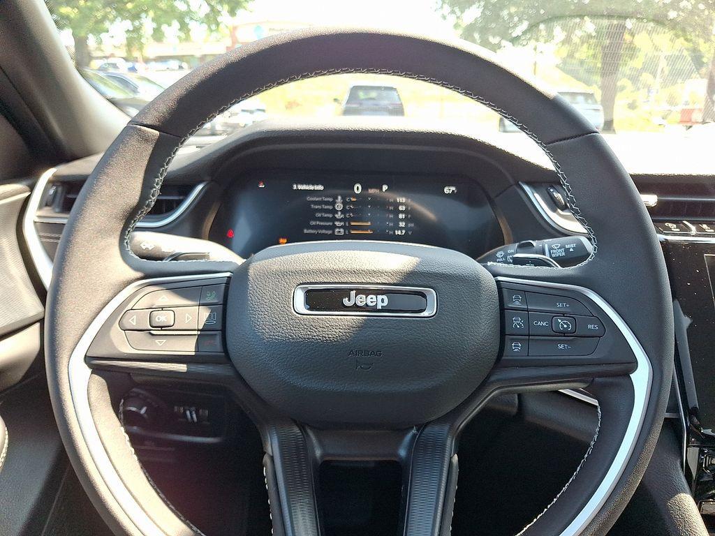 new 2025 Jeep Grand Cherokee car, priced at $41,997