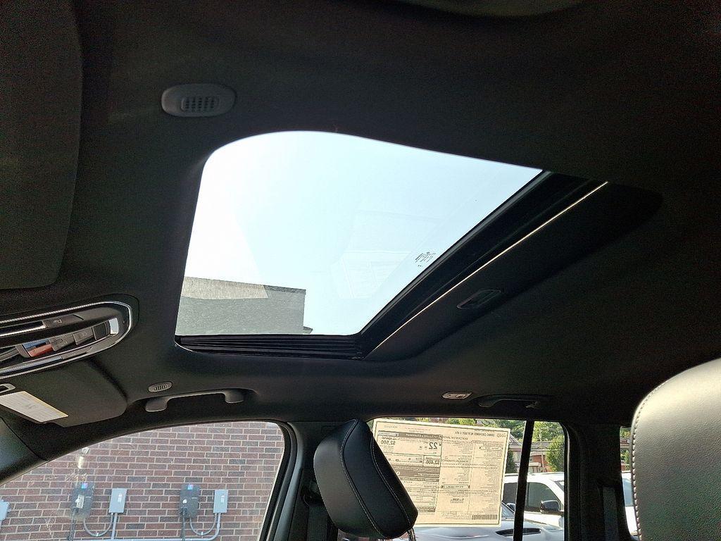 new 2025 Jeep Grand Cherokee car, priced at $41,997