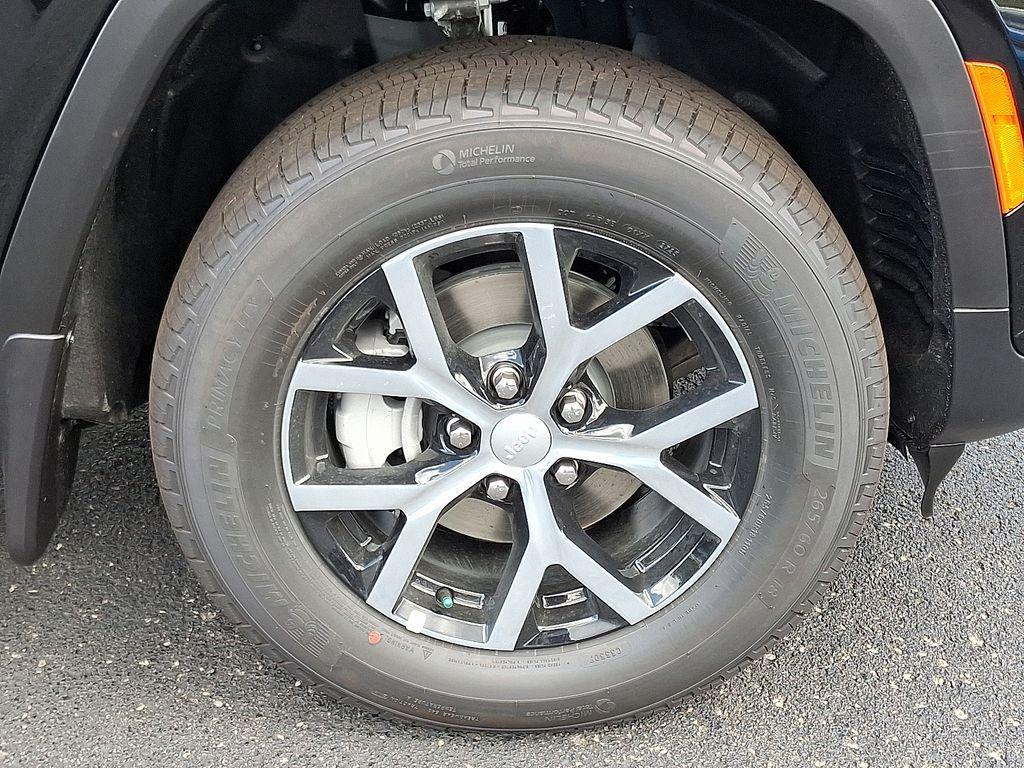 new 2025 Jeep Grand Cherokee car, priced at $42,153