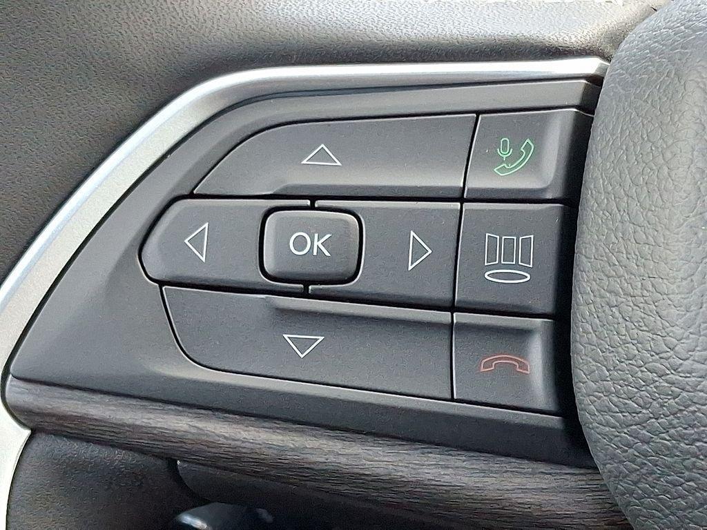 new 2025 Jeep Grand Cherokee car, priced at $42,153