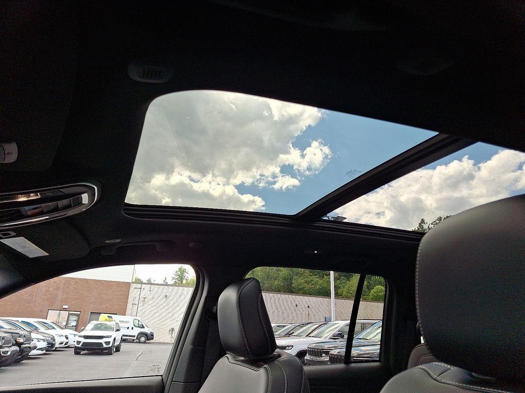 new 2025 Jeep Grand Cherokee car, priced at $42,153