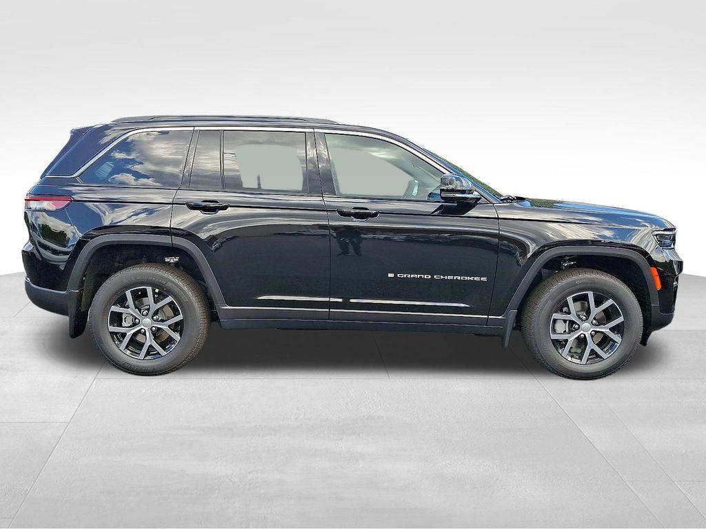 new 2025 Jeep Grand Cherokee car, priced at $42,153