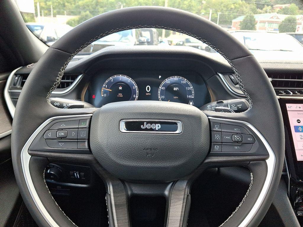 new 2025 Jeep Grand Cherokee car, priced at $42,153