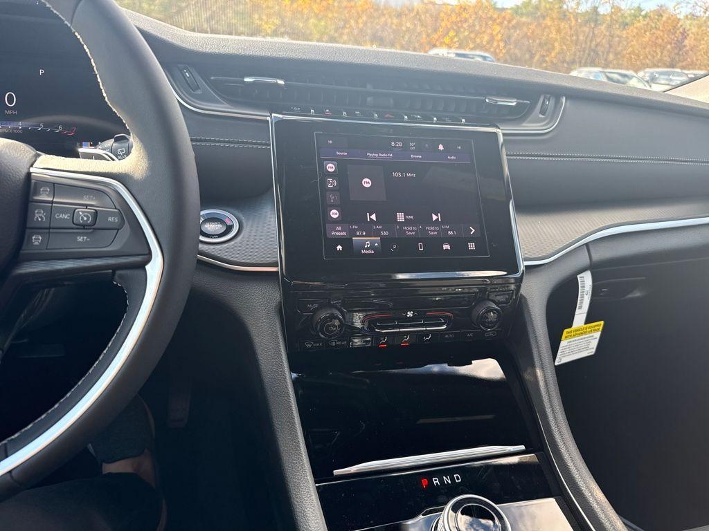 new 2025 Jeep Grand Cherokee car, priced at $37,961