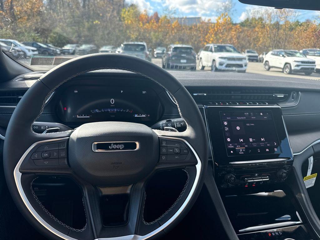 new 2025 Jeep Grand Cherokee car, priced at $37,961