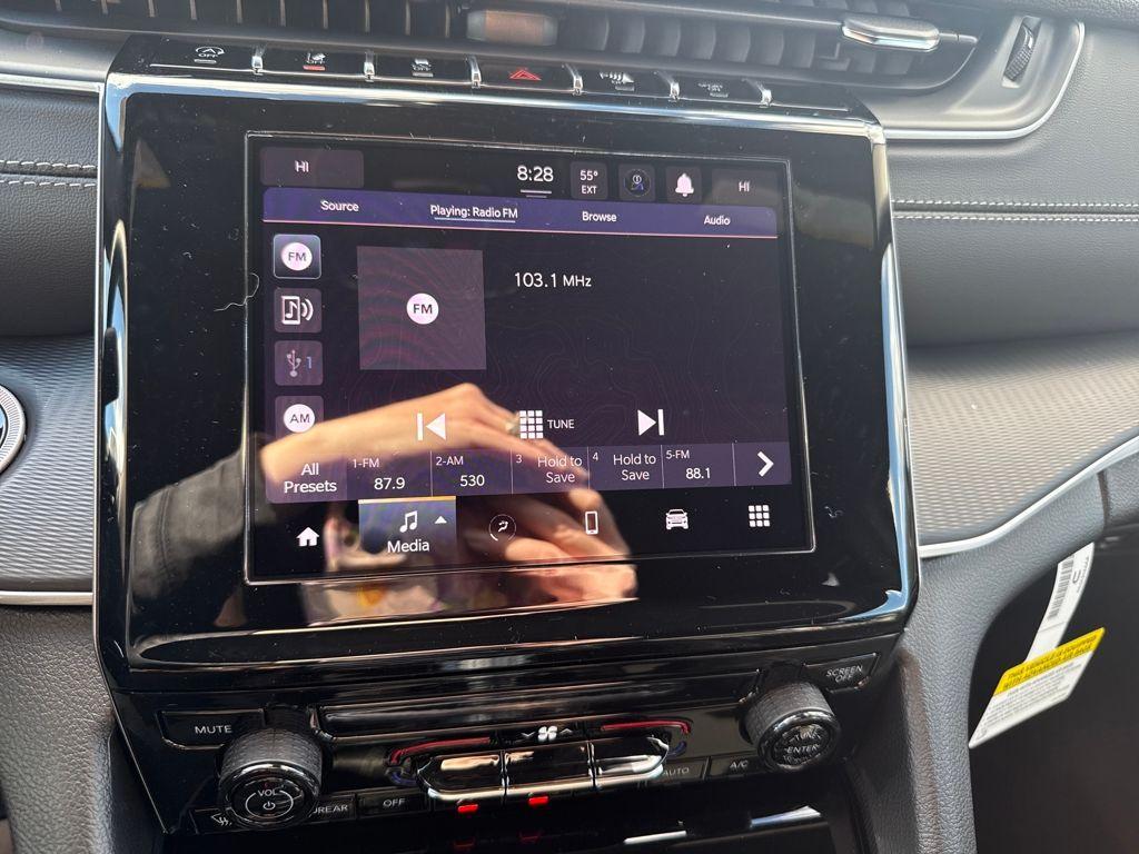 new 2025 Jeep Grand Cherokee car, priced at $37,961