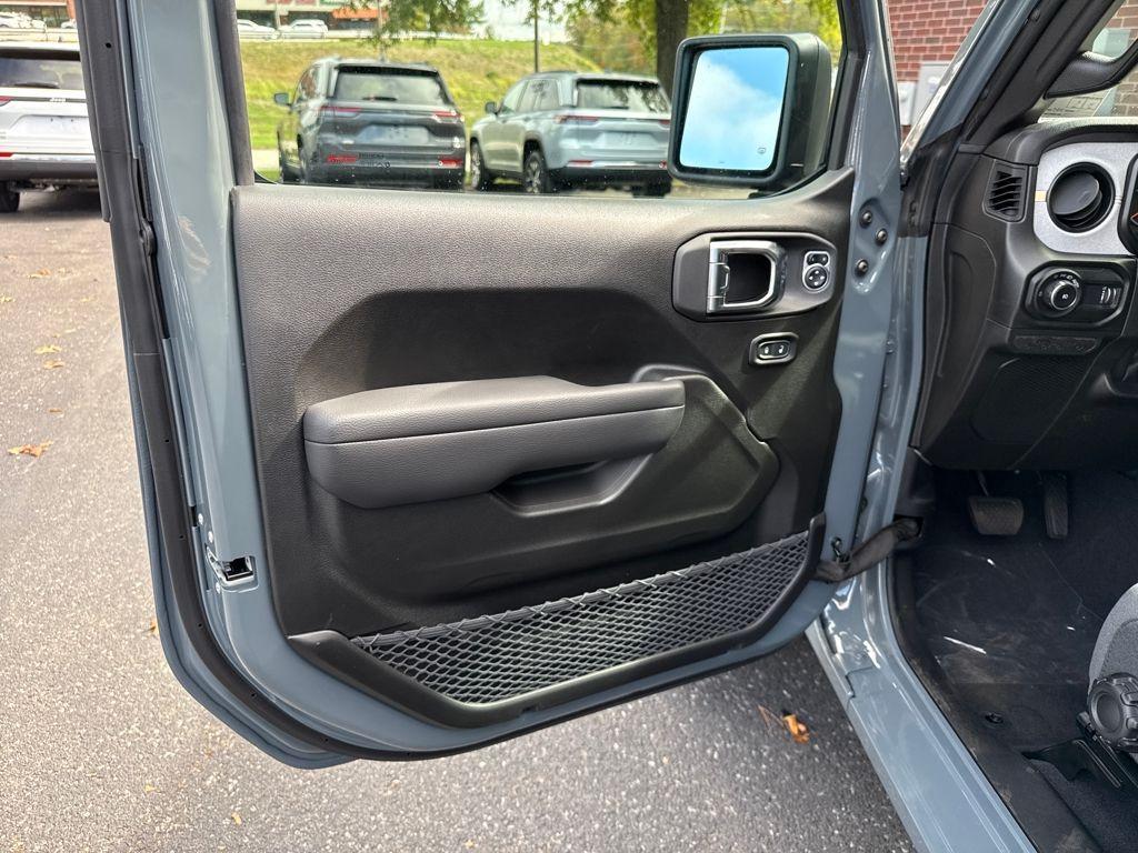 new 2025 Jeep Wrangler car, priced at $40,818