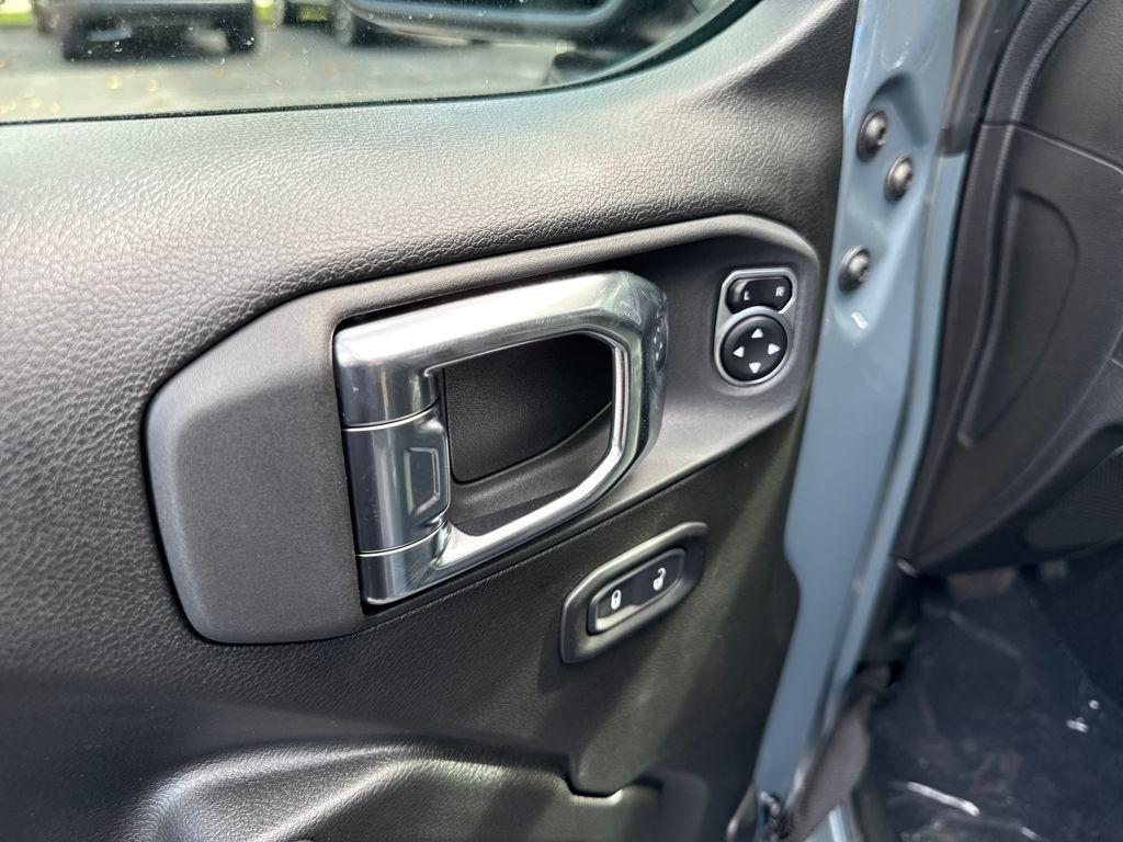 new 2025 Jeep Wrangler car, priced at $40,818