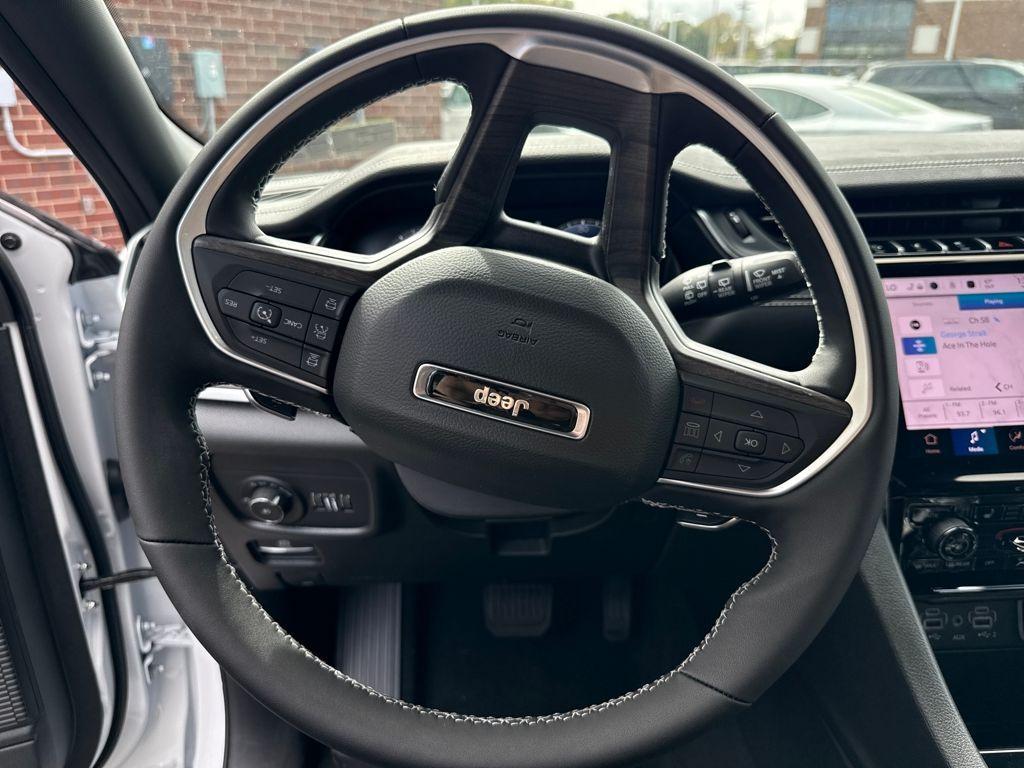 new 2025 Jeep Grand Cherokee car, priced at $41,533