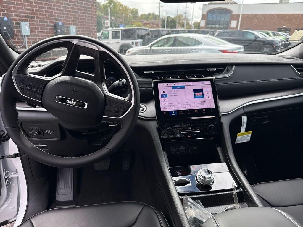new 2025 Jeep Grand Cherokee car, priced at $41,533