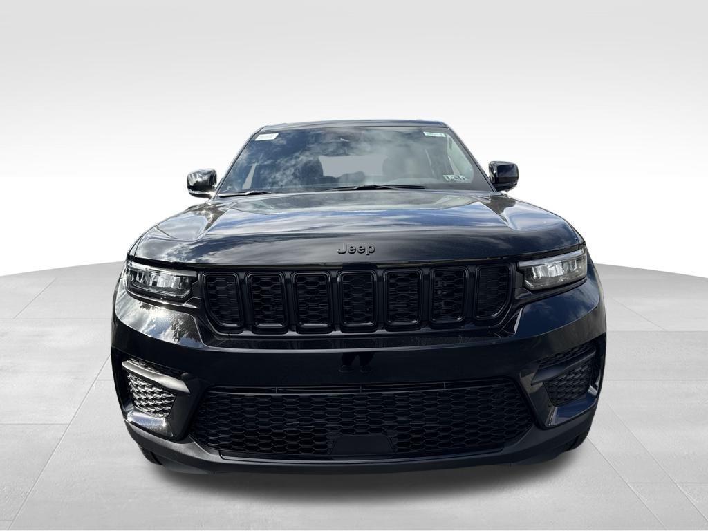 new 2025 Jeep Grand Cherokee car, priced at $41,997