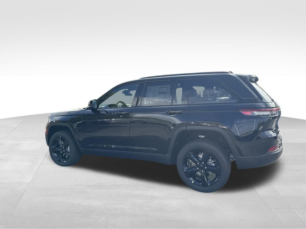 new 2025 Jeep Grand Cherokee car, priced at $41,997