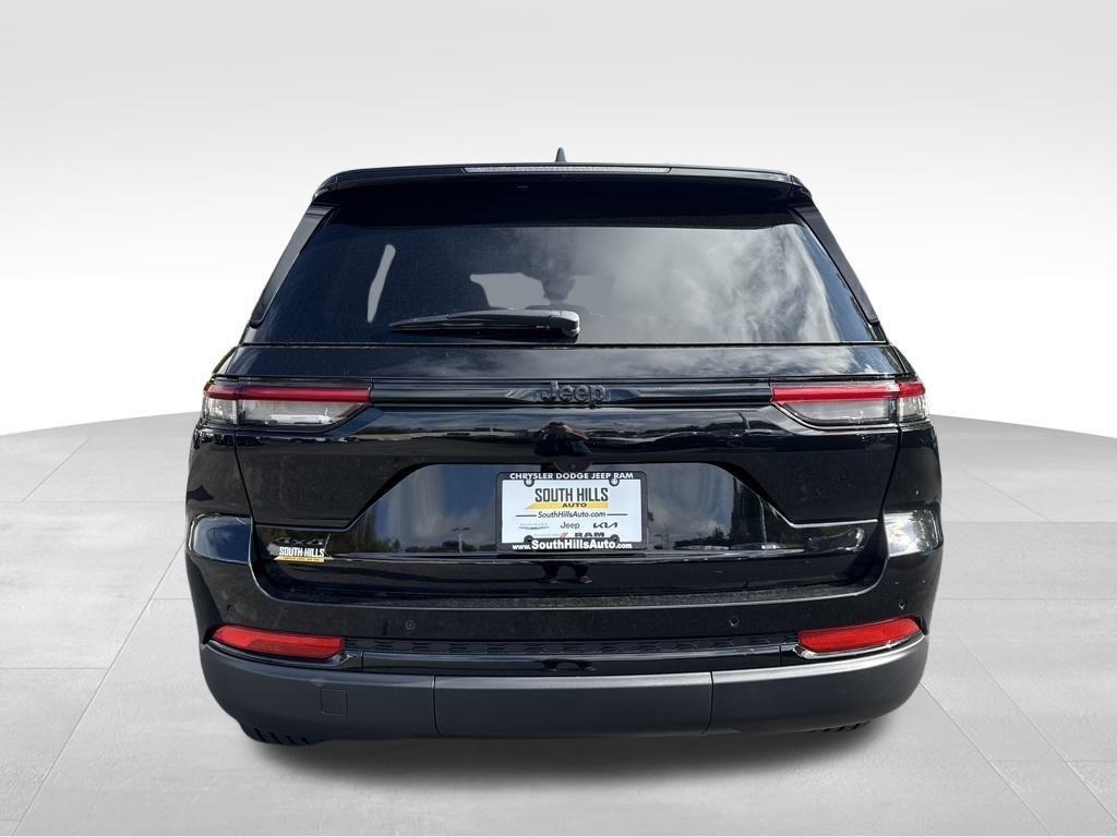 new 2025 Jeep Grand Cherokee car, priced at $41,997