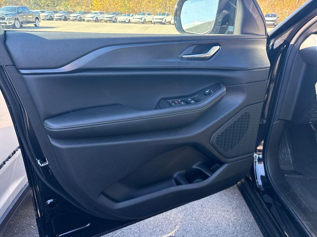 new 2025 Jeep Grand Cherokee L car, priced at $41,777