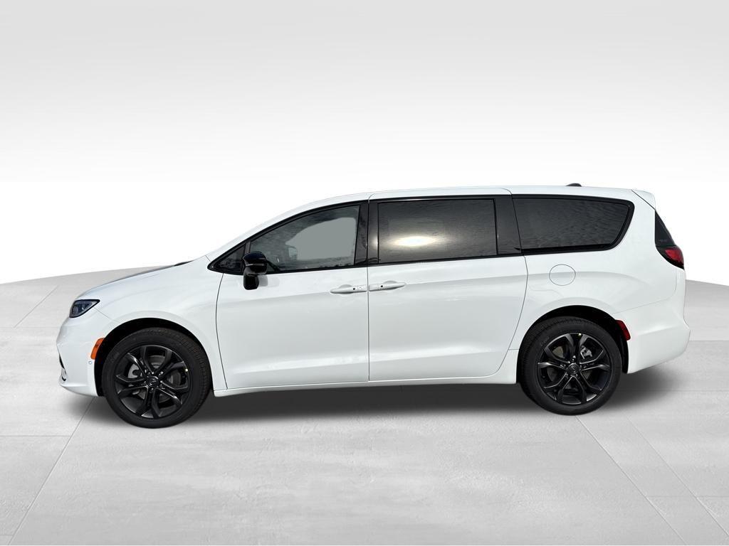 new 2026 Chrysler Pacifica car, priced at $48,226