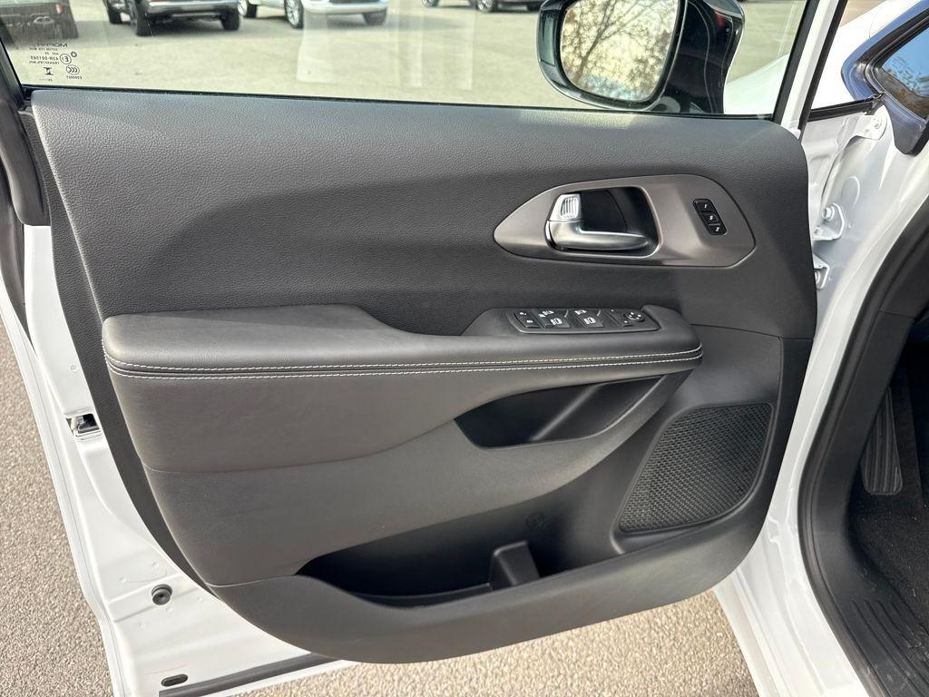 new 2026 Chrysler Pacifica car, priced at $48,226