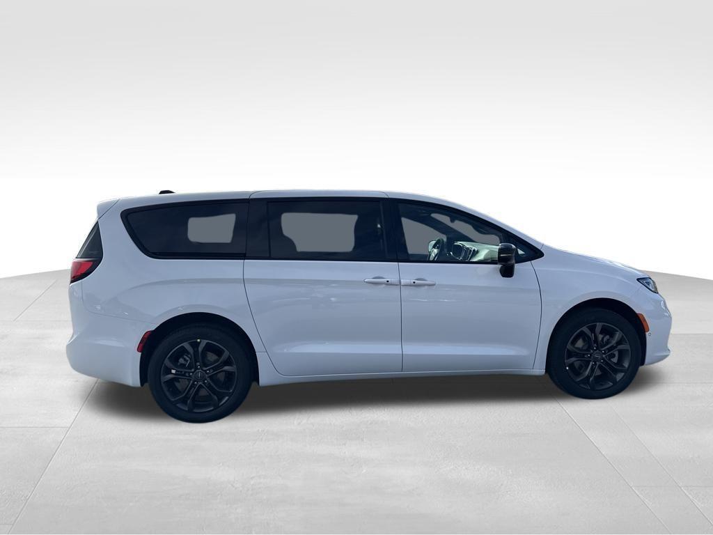 new 2026 Chrysler Pacifica car, priced at $48,226