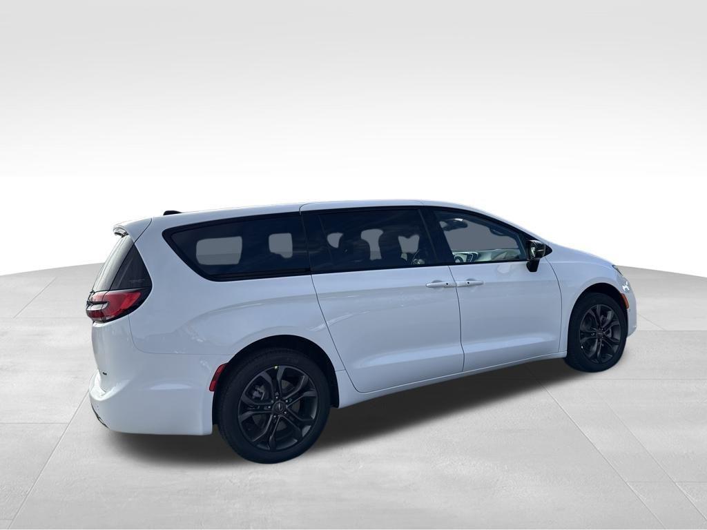 new 2026 Chrysler Pacifica car, priced at $48,226
