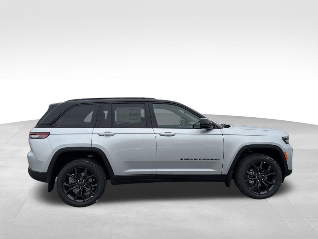new 2025 Jeep Grand Cherokee car, priced at $47,561