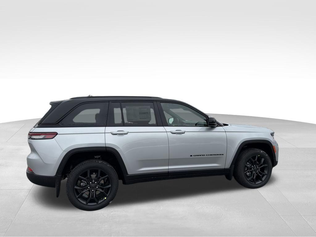 new 2025 Jeep Grand Cherokee car, priced at $47,561