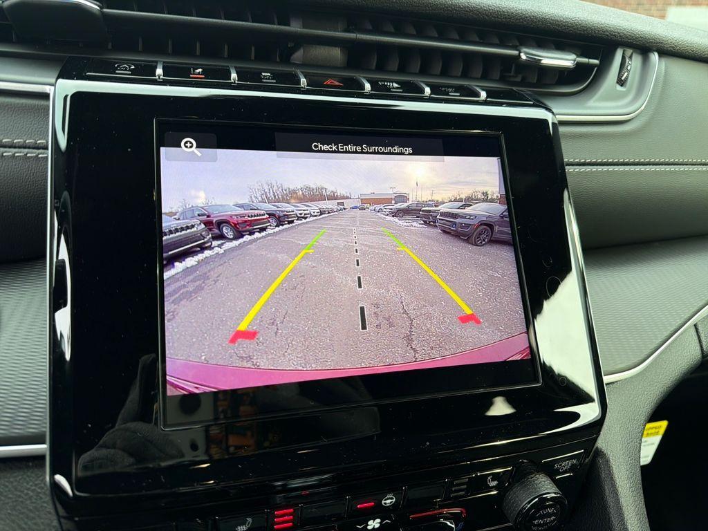 new 2025 Jeep Grand Cherokee car, priced at $40,547