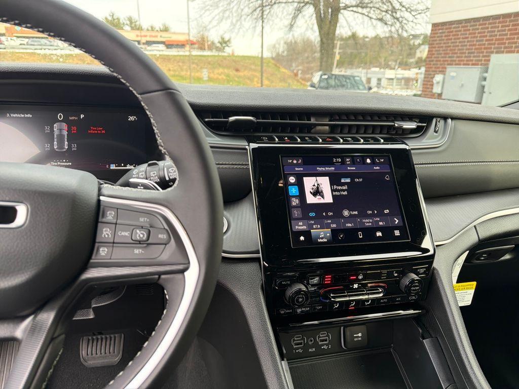 new 2025 Jeep Grand Cherokee car, priced at $40,547