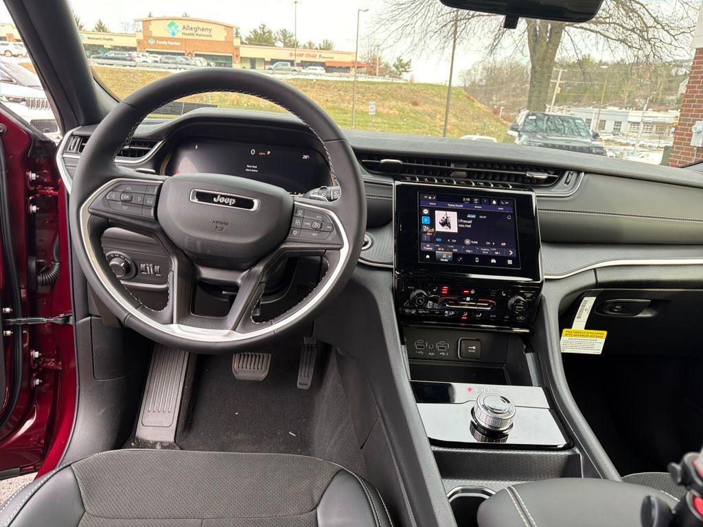 new 2025 Jeep Grand Cherokee car, priced at $40,547