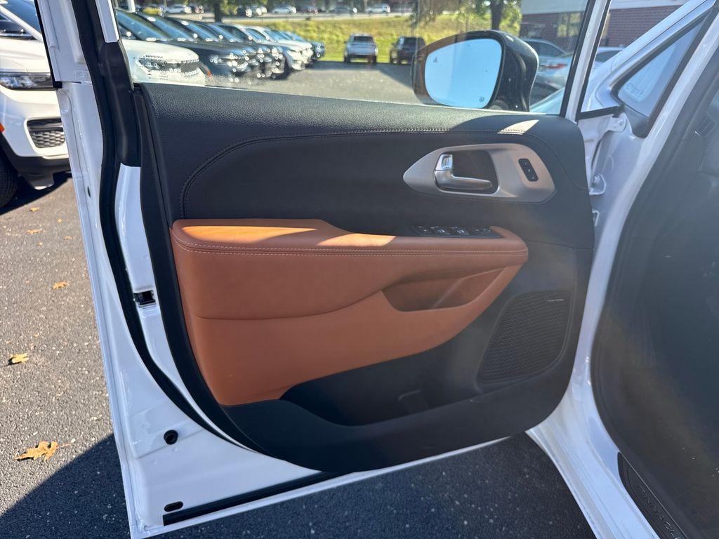 new 2026 Chrysler Pacifica car, priced at $55,385