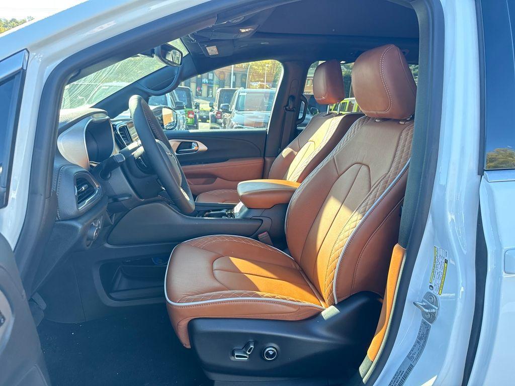 new 2026 Chrysler Pacifica car, priced at $55,385