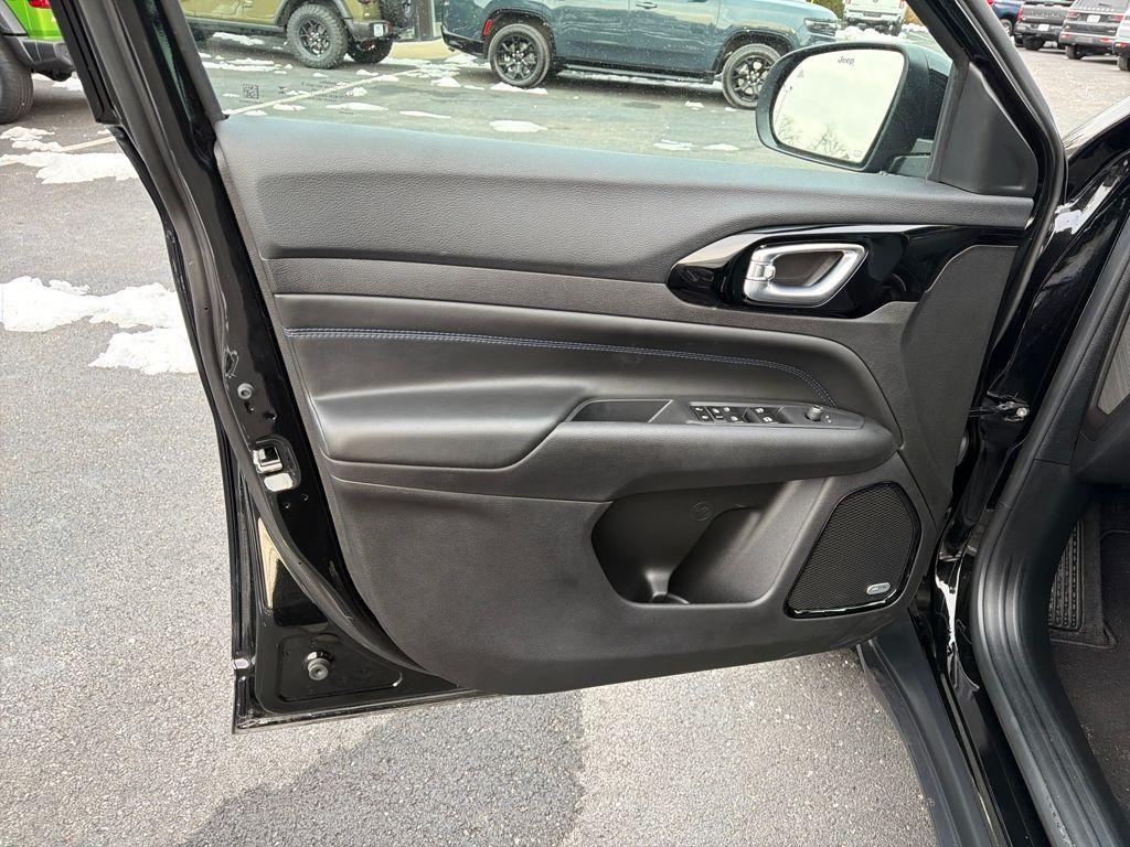 new 2025 Jeep Compass car, priced at $33,075