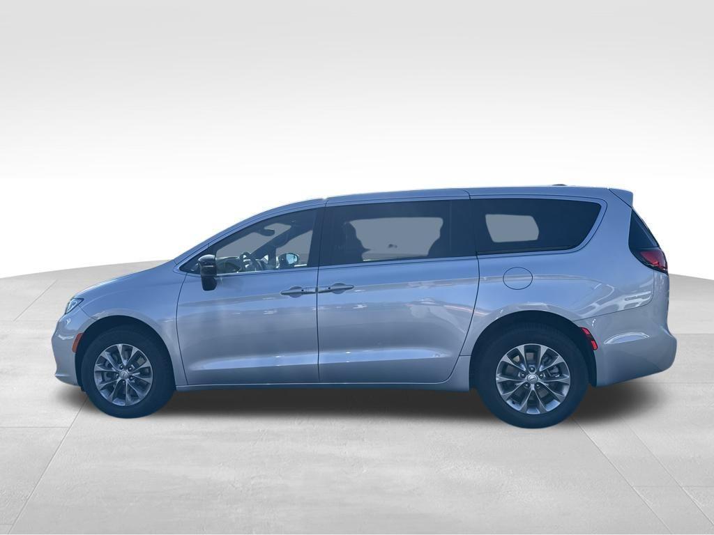new 2026 Chrysler Pacifica car, priced at $44,476