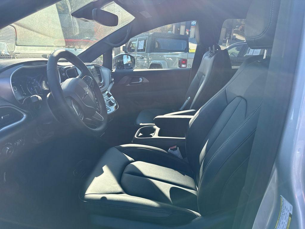 new 2026 Chrysler Pacifica car, priced at $44,476