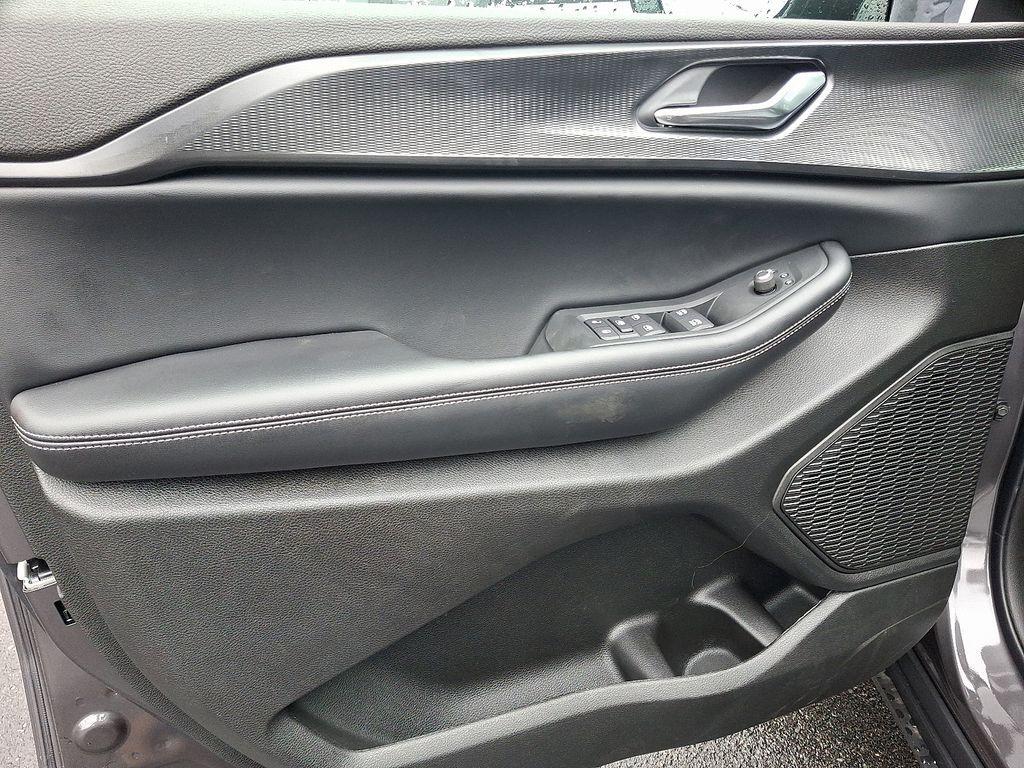 new 2025 Jeep Grand Cherokee car, priced at $38,424