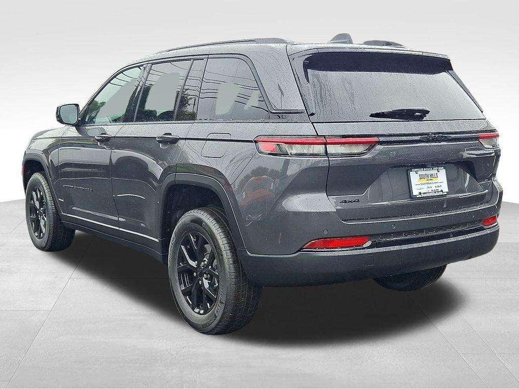 new 2025 Jeep Grand Cherokee car, priced at $38,424