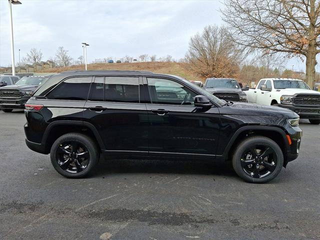 new 2025 Jeep Grand Cherokee car, priced at $43,175